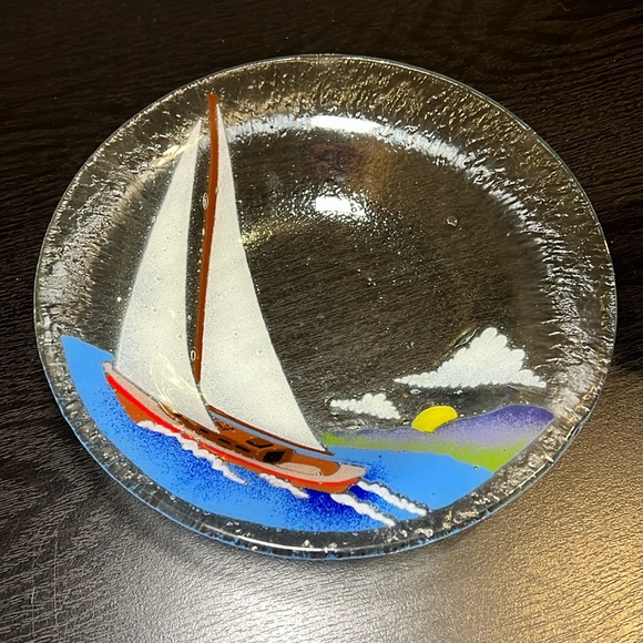Artisan Peggy Karr signed fused glass sail boat nautical scene bowl - Picture 4 of 4